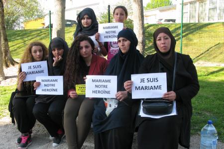 A Reims, violences policières et arrestation d’une femme musulmane qui vendait des T-shirt “Free Palestine” sur un vide grenier