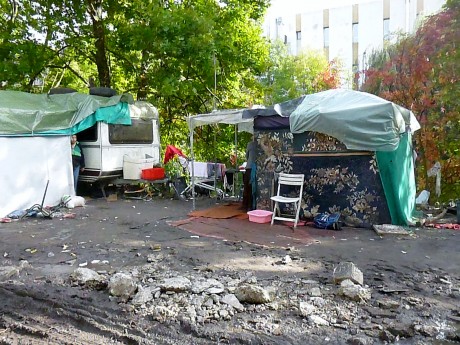 la réalité des Roms à Strasbourg au campement Wodli  octobre 2012 feuille2chouphoto