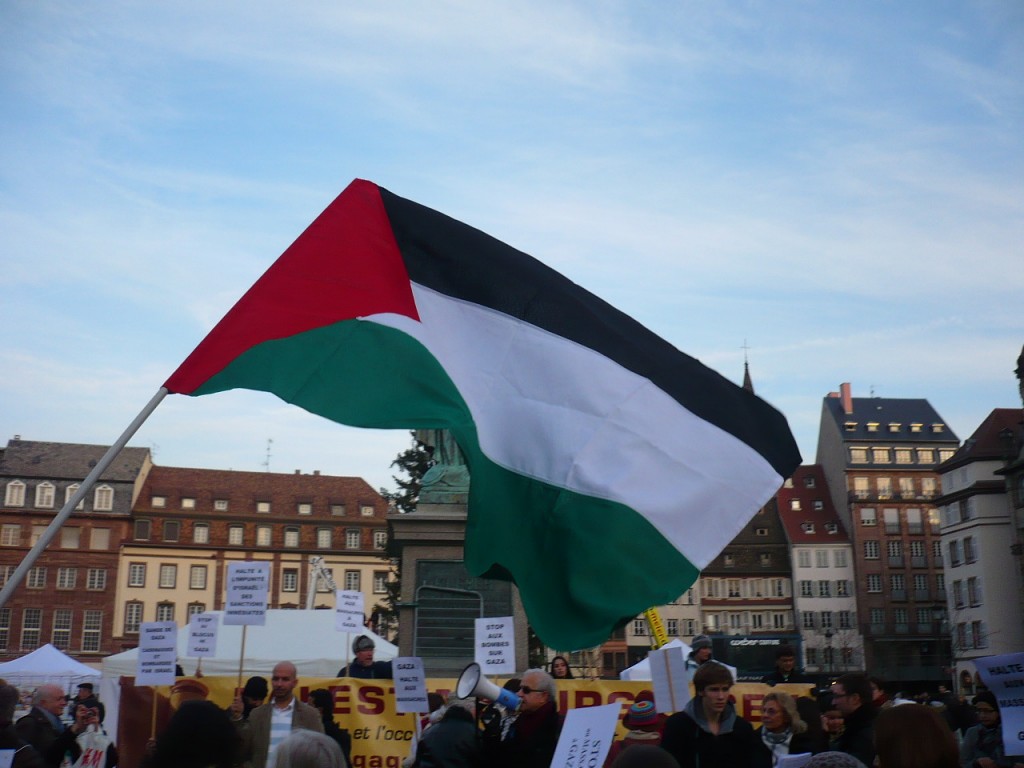 Strasbourg: “Gaza, on est avec toi!” Mulhouse: “Israël, assassin, Hollande complice!”