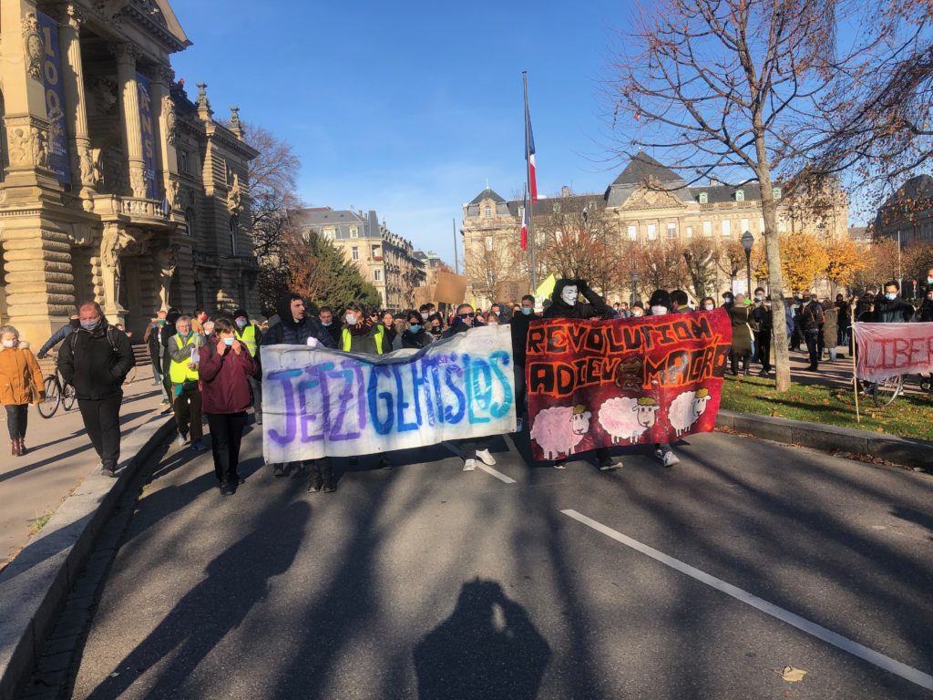 Plus de 300 personnes à la manifestation des Gilets jaunes à Strasbourg