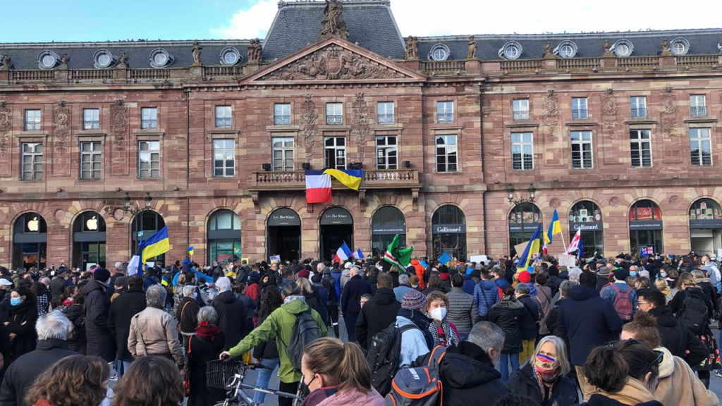 Strasbourg, par milliers, en soutien au peuple d’Ukraine